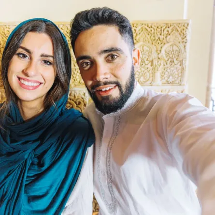  التواصل والتعامل بمحبة بين الزوجين في شهر رمضان