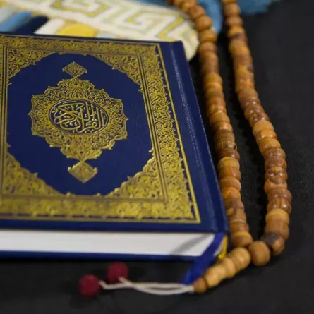 القرآن الكريم - الصورة من موقع unsplash
