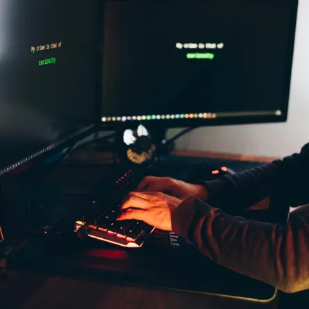 خبير تقني يحذر من وضع كاميرات المراقبة داخل غرف نوم المنزل - الصورة من pexels by anete lusina