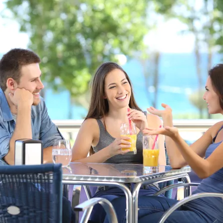 تأثير الأصدقاء على قرارات الشباب