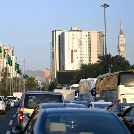 يعود تاريخ العلم الوطني السعودي إلى الراية التي كان يحملها أئمة الدولة السعودية الأولى 