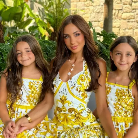 لجين عضاضة وابنتاها- الصورة من حسابها على انستغرام