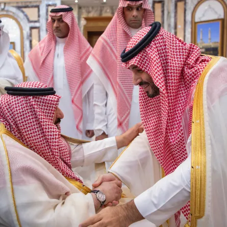 خلال استقبال ولي العهد الأمير محمد بن سلمان للأمراء والعلماء وكبار المسؤولين للتهنئة بعيد الفطر  - الصورة من واس