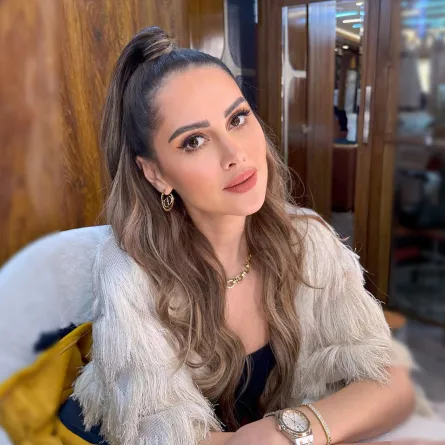 ياسمين رئيس بمجوهرات ذهب عصرية- الصورة من حسابها الرسمي على إنستغرام