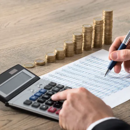 طرق لتخفيف تكاليف العمل - الصورة من Adobestock