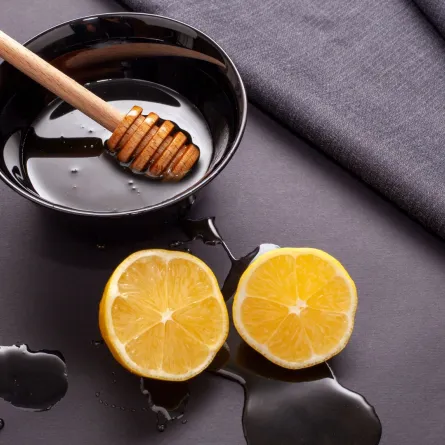 فوائد العسل الأسود للبشرة