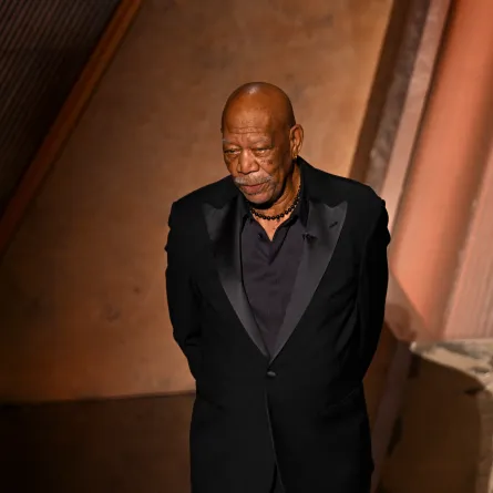 مورغان فريمان خلال تكريم الفنان الراحل جين هاكمان في حفل أوسكار 2025 Morgan Freeman speaks onstage during the 97th Annual Academy Awards 