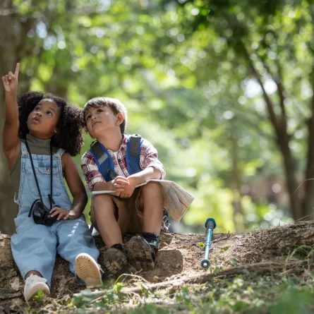 صورة حب الاستكشاف عند الأطفال