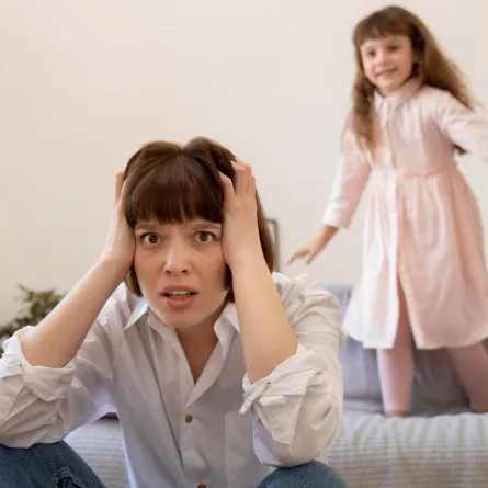 صورة لام تعاني من تربية اطفالها