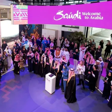 منطقة أرض السعودية تشتمل على العروض الشعبية الحية من تراث المملكة الغني