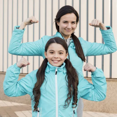 صورة لأم مع ابنتها