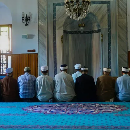 تفسير حلم إمامة الناس في الصلاة 