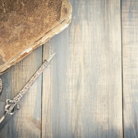 الدواة والمحبرة والكتاب رمو الكتابة الشعرية