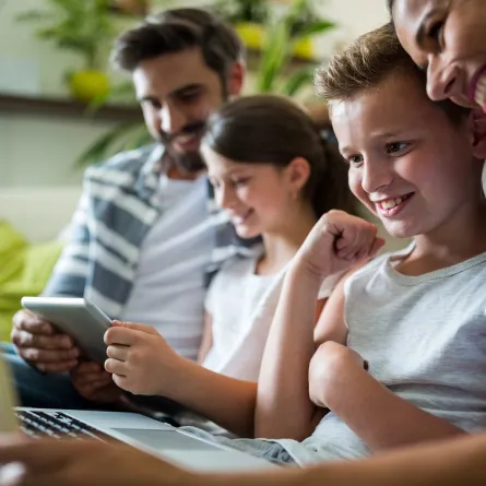 صورة لأسرة سعيدة