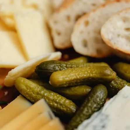 حلم رؤيا المخلل وأكله في المنام  - الصورة تعبيرية  