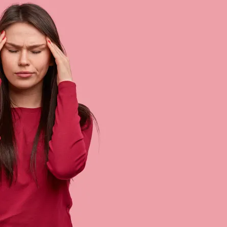 الإفراط في التفكير عند الشباب-المصدرfreepik