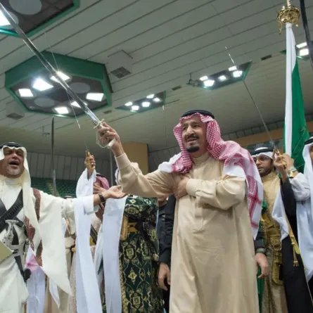 راية عز وشاهد على التوحيد.. للعام الثالث على التوالي السعودية تحتفي برايتها في يوم العلم 