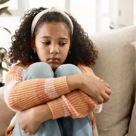 صورة لطفلة مهمومة