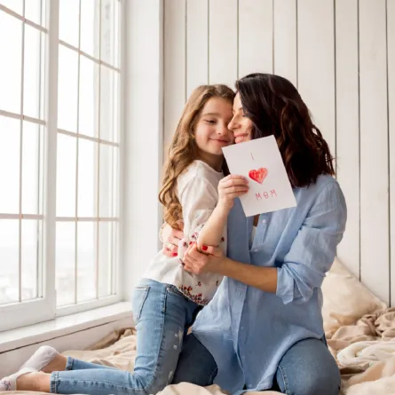 لمناسبة يوم الأم.. أبراج يليق بها لقب الأم