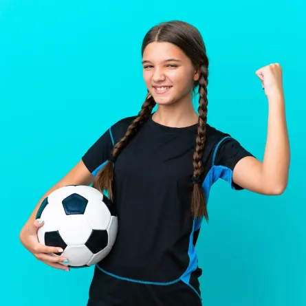 صورة لطفلة رياضية تعلن انتصارها