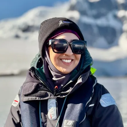 صورة للدكتورة ند قطان في القارة القطبية الجنوبية 