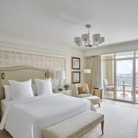 غرفة فخمة في فندق فورسيزونز القاهرة نايل بلازا