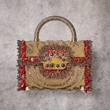 روجيه فيفييه ربيع وصيف 2025 Roger Vivier - الصورة من العلاقات العامة للدار