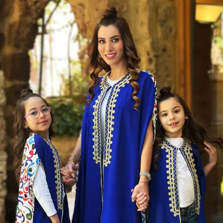 المصممة روان ياسين وابنتاها- الصورة من المصممة