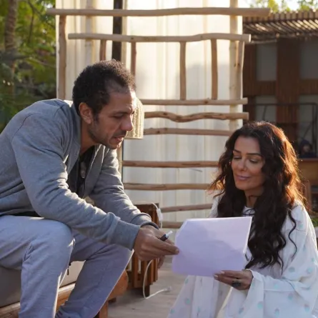 إنجي المقدم من كواليس كامل العدد ++- الصورة من الشركة المنتجة