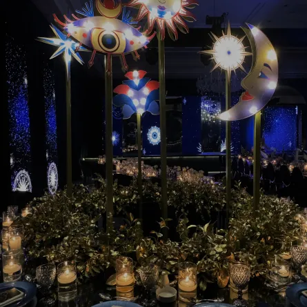 ديكورات لامعة في العرس المنعقد في الربيع