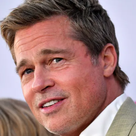 براد بيت في مسرح TCL الصيني في هوليوود، كاليفورنيا (Brad Pitt at TCL Chinese Theatre in Hollywood, California). مصدر الصورة: VALERIE MACON / AFP