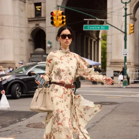 إطلالة من أسبوع نيويورك للموضة ربيع وصيف 2025 - الصورة من © Launchmetrics/Spotlight