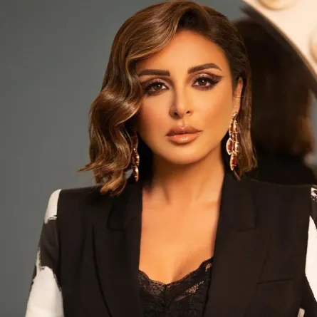 تسريحات ريترو مع خصل نازلة من النجمات