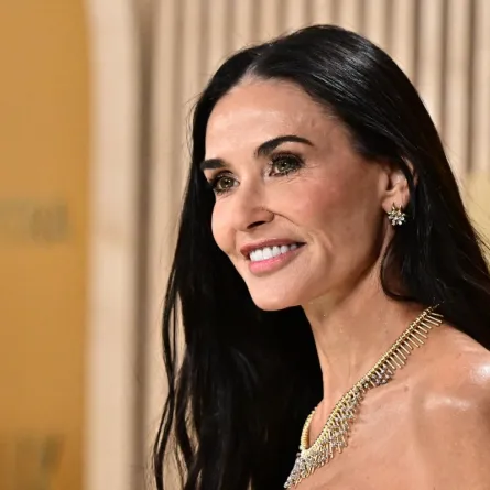 ديمي مور في الأوسكار 2025 (Demi Moore at Oscars 2025 ). مصدر الصورة: ANGELA WEISS / AFP