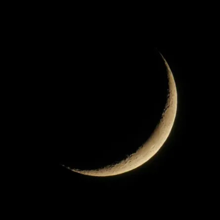 مركز الفلك الدولي يحدد موعد عيد الفطر 2025