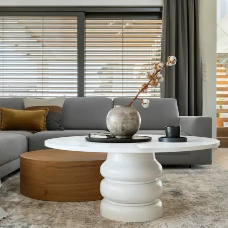 الأثاث المنحني يعزز الشعور بالانسيابية