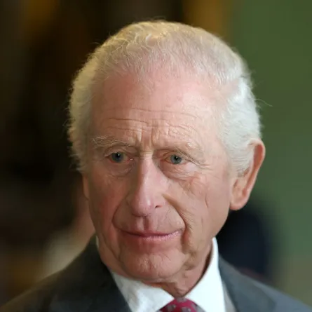 الملك تشارلز الثالث في قلعة هيلزبورو، في بلفاست (King Charles III at Hillsborough Castle, in Belfast). مصدر الصورة: Toby Melville / POOL / AFP