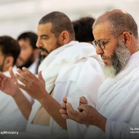 بعض النصائح عند اختيار قماش ملابس الإحرام - الصورة من حساب وزارة الحج والعمرة على إكس