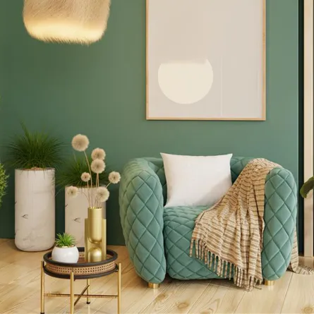 غرفة معيشة محملة ديكوراتها بدرجات لونية خضراء عدة، من بينها الفستقي