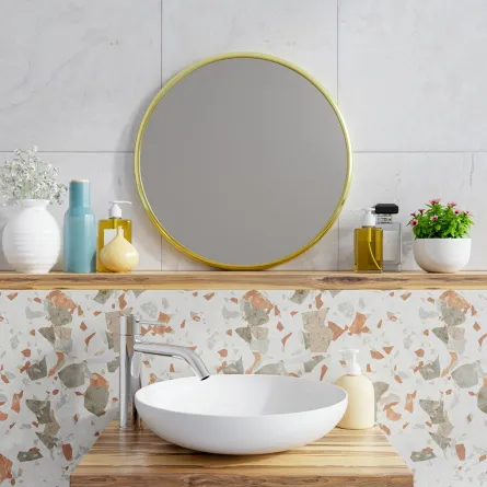 جانب من حمام منزلي ضيق