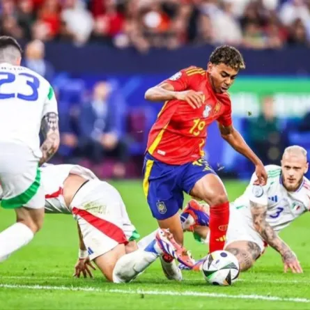 لامين يامال بقميص المنتخب الإسباني - الصورة من حساب Lamine Yamal على منصة إكس