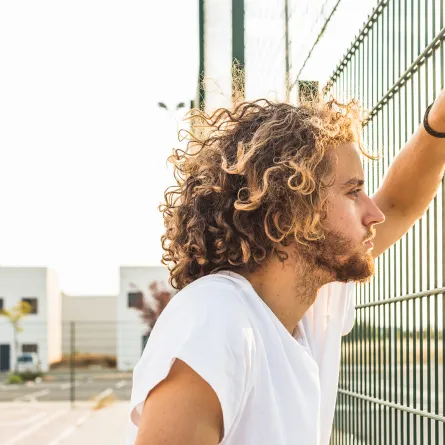 تفسير حلم شعر طويل للرجل-مصدر الصورة: Freepik cookie_studio