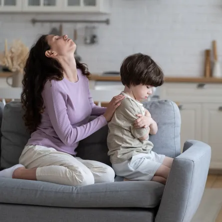 صورة لأم مع ابنها