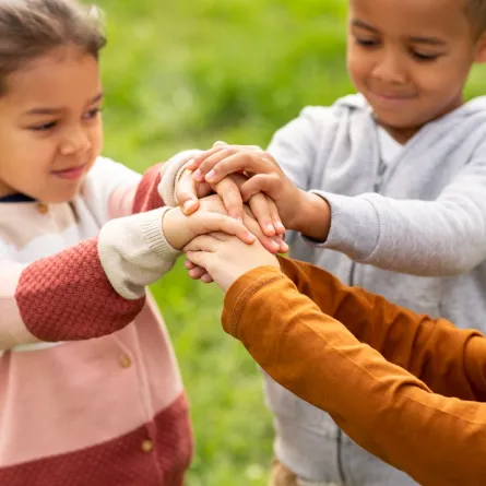 صورة لأطفال يلعبون