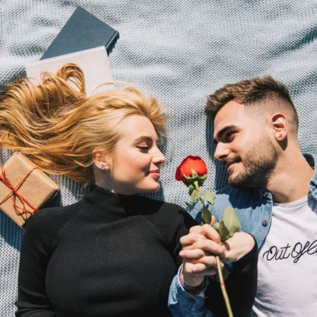 صفات في الشريك يبحث عنها الشباب