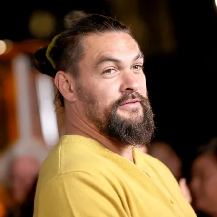 جيسون موموا في مسرح صموئيل جولدوين في بيفرلي هيلز، كاليفورنيا (Jason Momoa at Samuel Goldwyn Theater in Beverly Hills, California). مصدر الصورة: Amy Sussman/Getty Images/AFP