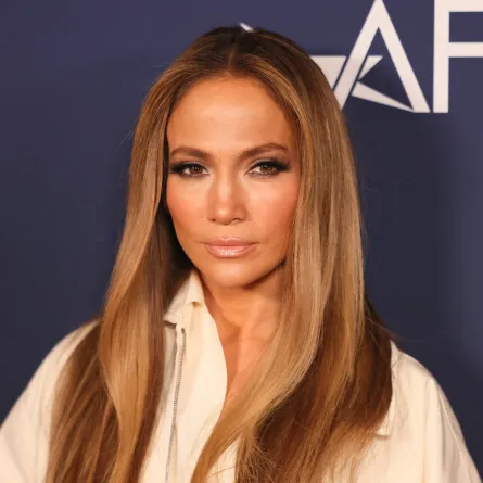 جينيفر لوبيز في جلسة التصوير الخاصة بفيلم Unstoppable خلال مهرجان AFI لعام 2024 (Lopez attends the "Unstoppable" photo call during the 2024 AFI Fest). مصدر الصورة: Monica Schipper / GETTY IMAGES NORTH AMERICA / Getty Images via AFP