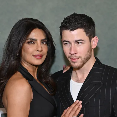 بريانكا تشوبرا ونيك جوناس في مسرحية السنوات الخمس الأخيرة برودواي ( Priyanka Chopra and Nick Jonas at "The Last 5 Years" Broadway ). مصدر الصورة: Roy Rochlin / GETTY IMAGES NORTH AMERICA / Getty Images via AFP