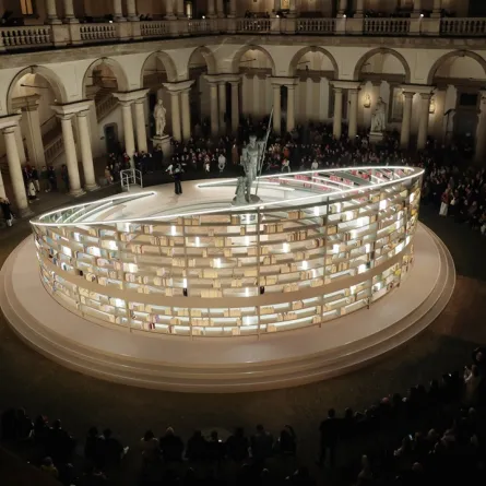 لقطة عامة لمكتبة النور (مصدر الصورة: Jacopo M. Raule/Getty Images for SalonedelMobile.Milano)