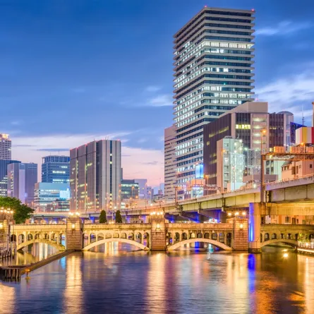 أوساكا كما تبدو عند المساء